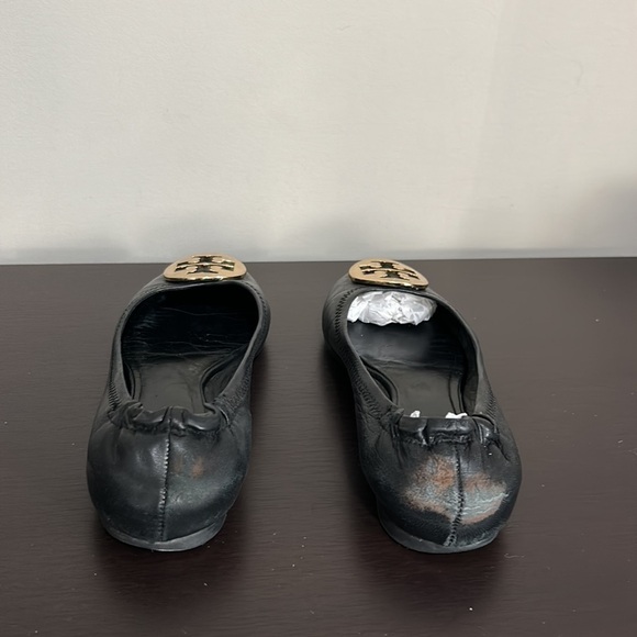 TORY BURCH Black Gold MINNIE TRAVEL BALLET Flat Leather Logo Shoe Sz 6 - Picture 9 of 16